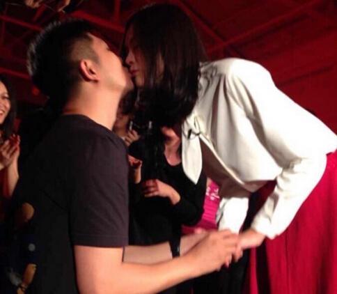 李艾老公背景,神秘背景与非凡人生