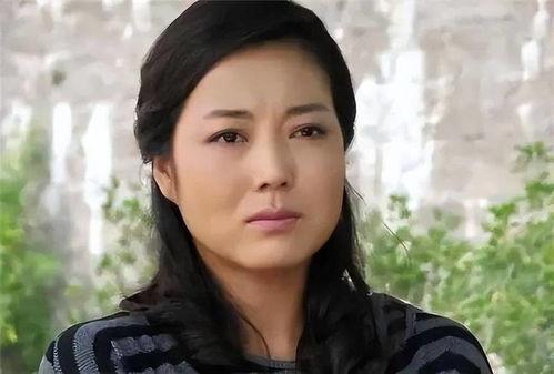 演员王茜华,从荧幕到舞台，演绎人生百态的演艺传奇