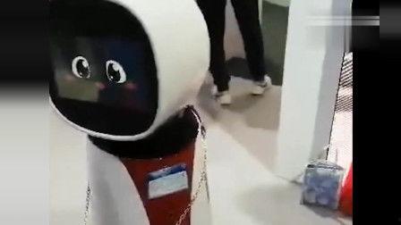 机器人的搞笑视频,笑点满满，笑不活了！